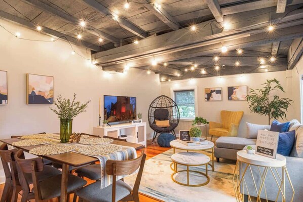 Sun-kissed luxury awaits! ☀️ Dive into summer vibes at our exclusive penthouse retreat, where dazzling views meet Salem’s vibrant energy. #SummerEscape #PenthousePerfection

