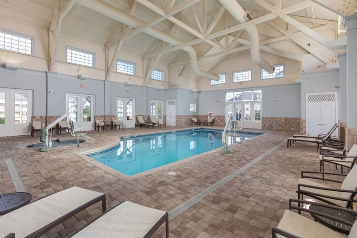 2 Bedroom Deluxe Condo w/ Kitchen, Sleeps 8, Williamsburg at Governor’s Green!