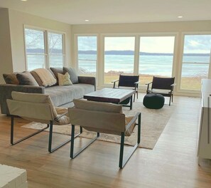 Open floor plan to relax with family and friends. Gas fireplace and smart TV