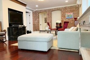 Living Room (2)