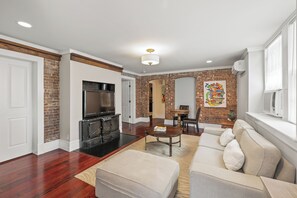 Living Room (3)