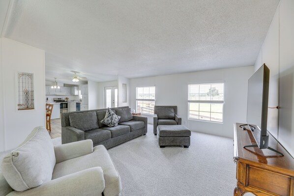 Elgin Vacation Rental | 4BR | 3BA | Ramp Access | 2,304 Sq Ft