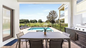 Outdoor Dining off Pool