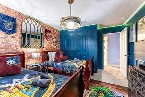 Indoors, Furniture, Living Room, Home Decor, Bed