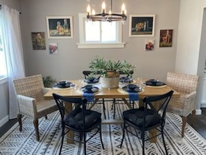 Dining area seats up to 6 people