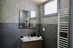 Gites Terra di a Bravona - Appartement Lena Salle de Bain
