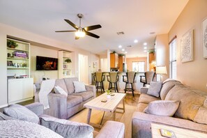 Living Room | In-Unit Laundry | 16 Mi to Sports and Entertainment District