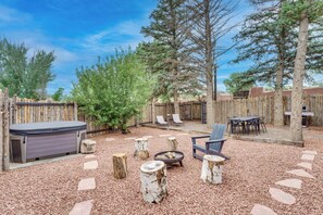 Backyard | Hot Tub | Gas Grill | Fire Pit | Outdoor Dining & Seating