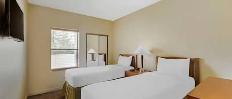 Unit with 1 Queen or 2 Twin size beds. Exact unit will be assigned upon arrival. Views, colors and decor may vary.