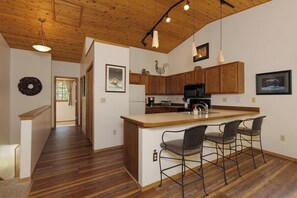 Fully equipped kitchen.