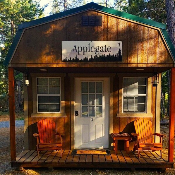 This cozy cabin, nestled among the towering pines and firs,  offers a rustic charm and a serene retreat from the hustle and bustle of everyday life. The place features a queen-sized bed with cozy blankets, Smart TV, a Keurig Coffee maker, Mini-fridge, a microwave, air conditioning, and heat. 