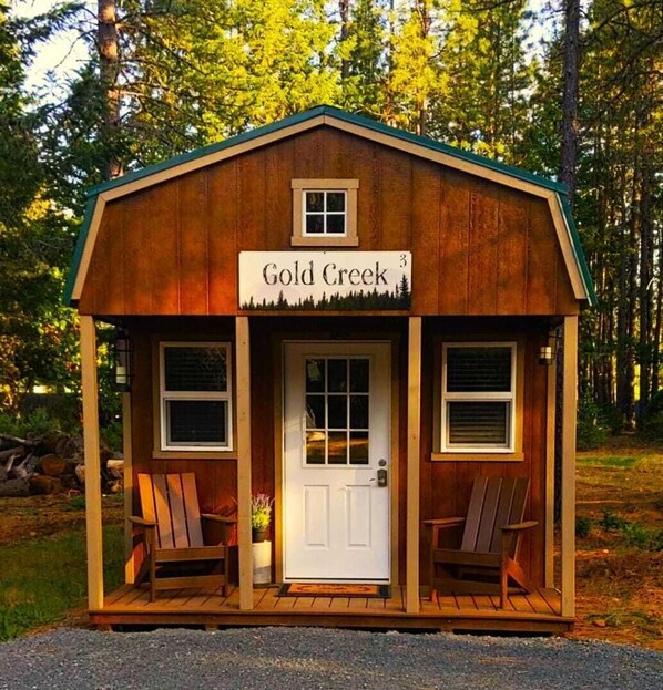 This cozy cabin, nestled among the towering pines and firs,  offers a rustic charm and a serene retreat from the hustle and bustle of everyday life. The place features a luxury king-sized bed with cozy blankets, Smart TV, a Keurig Coffee maker, Mini-fridge, a microwave, air conditioning, and heat. 