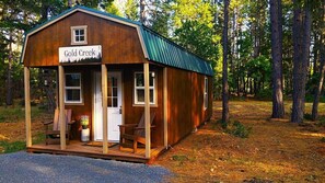 The cabin has a covered patio with chairs, a barbecue grill, and a private picnic table. You can relax and enjoy the stunning views of the forest, the mountains and sit by or swim in our freshwater swimming pond. The cabin is conveniently located where you can go fishing, rafting, kayaking, or hiking. 