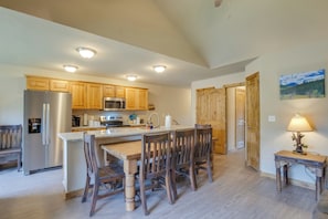 Dining Area | Dishware & Flatware Provided