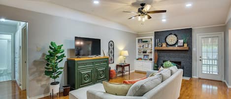 Waxahachie Vacation Rental | 3BR | 2BA | Step-Free Access | 1,415 Sq Ft