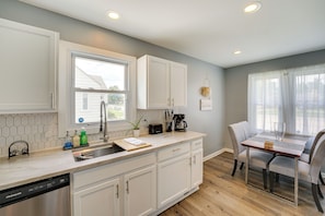Kitchen | Cooking Basics | Coffee Maker | Trash Bags & Paper Towels Provided