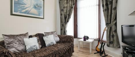 relax in the cosy lounge while watching on demand movies & flatscreen TV