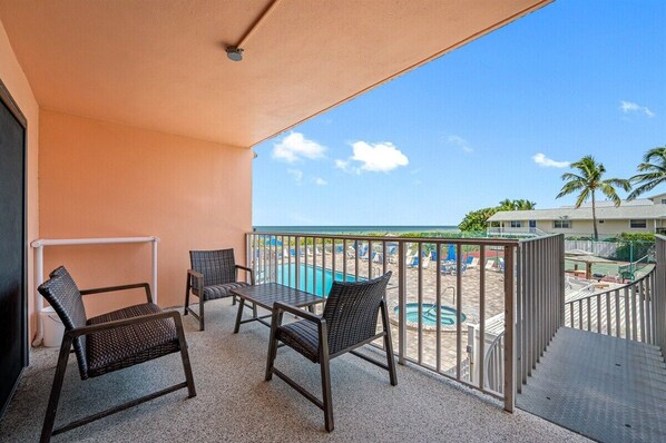 Easy access to the pool!