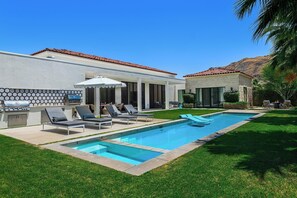 Pool, Spa, Built-in Gas Grill & Pizza Oven, Six Chaise Lounges, Furnished Patio