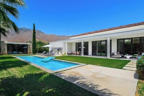 Western Mountain View From Pool And Spa