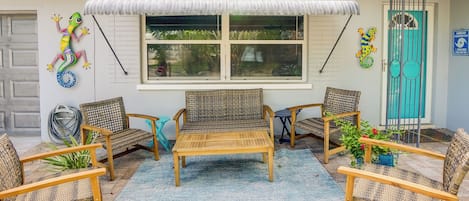 Palm Harbor Vacation Rental | 2BR | 2BA | 1,450 Sq Ft | 1 Exterior Step Required