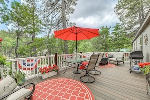 Back Deck | Outdoor Dining Area | Tabletop Fire Pit | Gas Grill