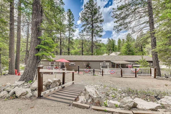 Cloudcroft Vacation Rental | 3BR | 2BA | Step-Free Access | 1,050 Sq Ft