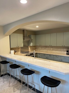 Breakfast bar and kitchen