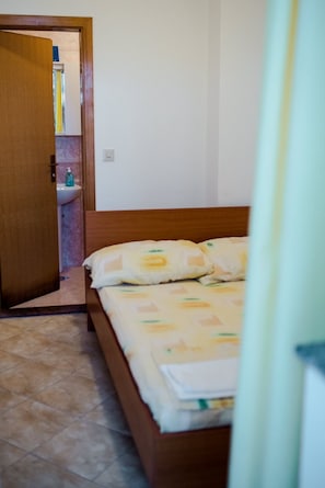Schlafzimmer 1