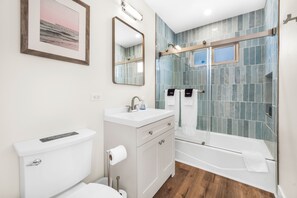 All bathroom essentials provided. Hotel quality bath, hand and face towels. 