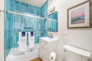 Well designed bathroom with all essentials provided. 