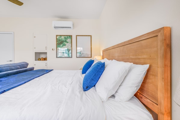Welcome to our costal gem located in the heart of Pacific Beach. Steps2Sand