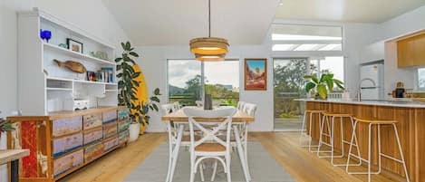 Kitchen dining space