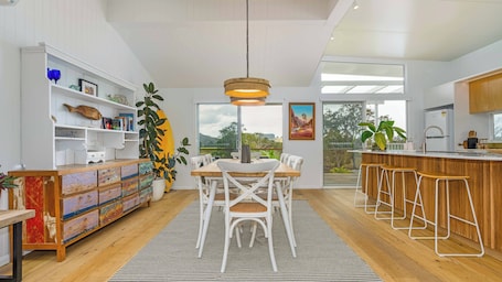 Kitchen dining space