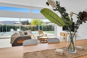 Nature's joyful touch to the living room!