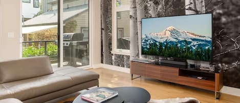 Living-Room with Smart TV