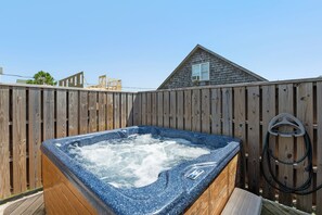 HISA02: Tip Sea Mermaid | Hot Tub