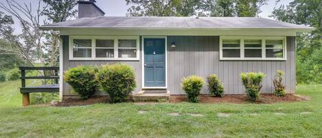 Charlottesville Vacation Rental | 2BR | 1BA | 782 Sq Ft | 2 Steps Required