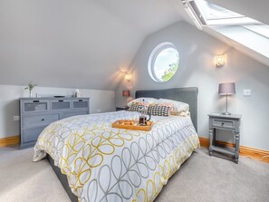Double bedroom | The Retreat - Gables Retreats, Newark