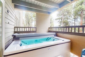 Indoor spa tub