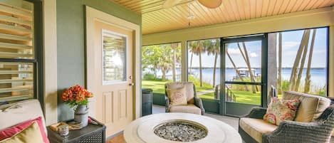 East Palatka Vacation Rental | 2BR | 3BA | 3 Steps Required | 2,000 Sq Ft
