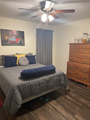 Queen size bedroom with lots of space to relax