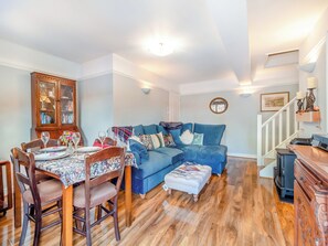 Living room/dining room | The Oast House, Saffron Walden