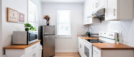 Fully equipped kitchen with a 4-range electric stove and oven