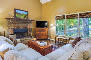 Living Room | Smart TV | Free WiFi