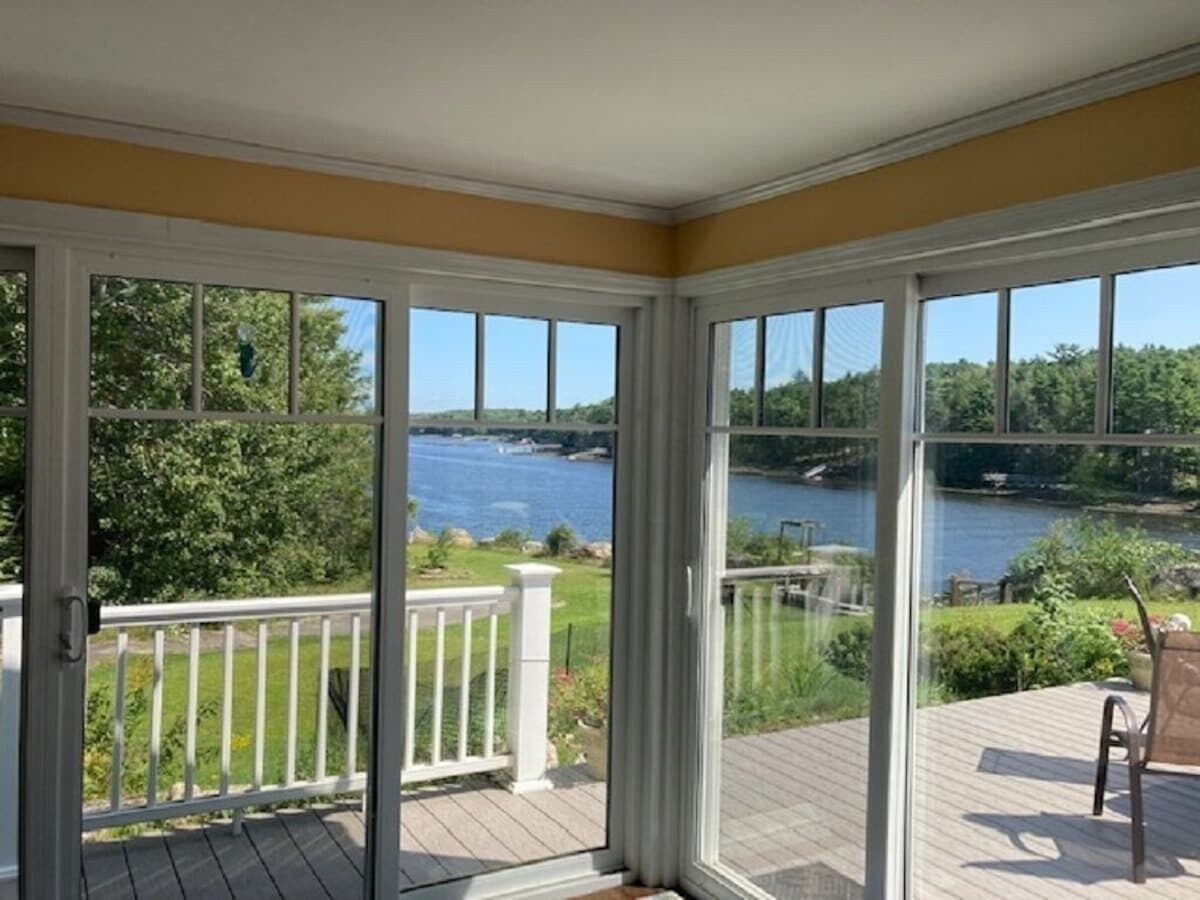 Spectacular sunrises,cozy vintage home on the water in Wiscasset, ME-Adults only