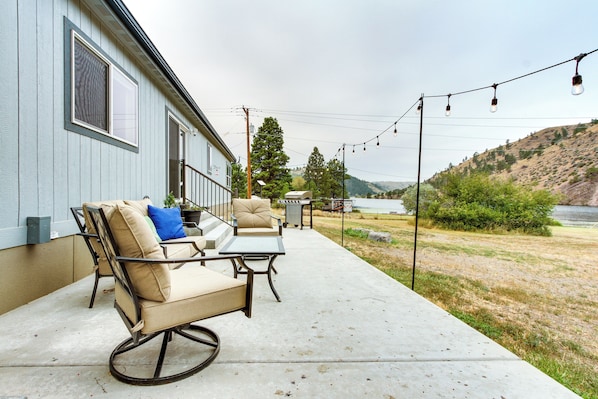 Helena Vacation Rental | 4BR | 2BA | 2,200 Sq Ft | Stairs Required