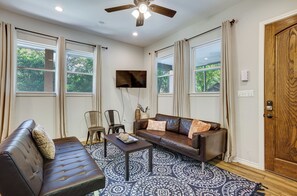 Living Room | Smart TV | Free WiFi | Twin Futon