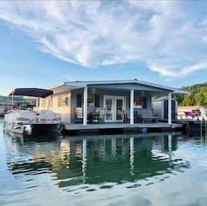 Front View of Home! Pontoon included during your stay.