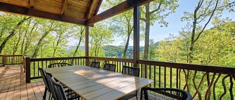 Outdoor Dining and Upstairs Deck